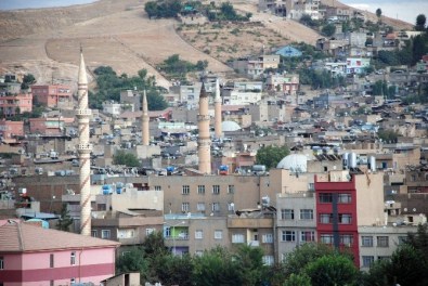 Siirt'te 5'Er Dakika Arayla İki Defa Ezan Okundu