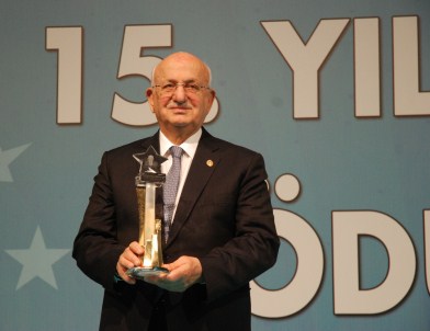 TBMM Başkanı Kahraman'a 'Siyaset Onur Ödülü'