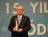 TBMM Başkanı Kahraman'a 'Siyaset Onur Ödülü'