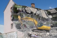 ERDOĞAN GÜRBÜZ - Yüksekova'daki Hasar Gören Okullarda Yıkım Devam Ediyor