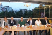 BURHANETTIN ÇOBAN - Afyonkarahisa'da Minibüsçü Esnafı İle Otobüs Firması Yetkilileri İftarda Bir Araya Geldi
