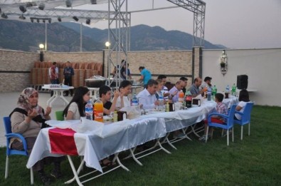 Buharkent 'Bir Tebessüm Bin Tebessüm' İftarında Buluştu