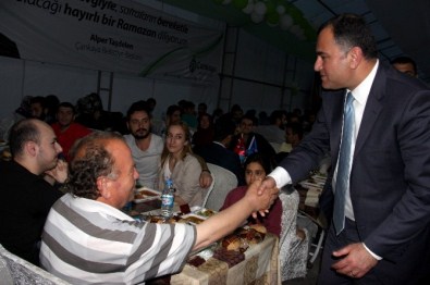 Çankaya Belediye Başkanı Alper Taşdelen Vatandaşlarla İftarda Buluştu