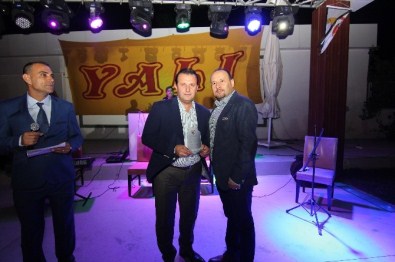 Göztepe Yalı Derneği'nden Başkan Soylu'ya Plaket