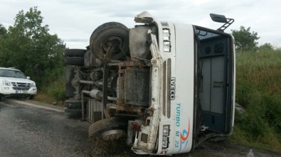 İşçileri Taşıyan Minibüs Devrildi Açıklaması 15 Yaralı