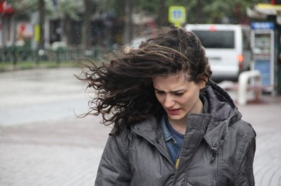 Lodos Bursa'yı Savurdu