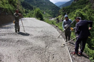 Trabzon'un En Büyük Yol Ağına Sahip İlçesi Maçka'da Yol Betonlama Çalışmaları Sürüyor