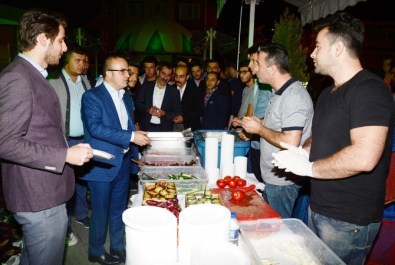 Turan, Gençlerle Sahur Yaptı