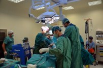 SİROZ HASTASI - Üniversite Hastanesinde Aynı Anda İki Karaciğer Nakli Yapıldı