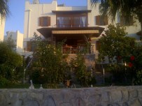 800 Bin TL'lik Evi 450 Bin TL'ye Sattırıp, Paralarla Kaçtılar