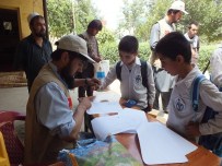 SADAKA - Afganistanlı Yetimler Ramazan Kumanyasıyla Güldü