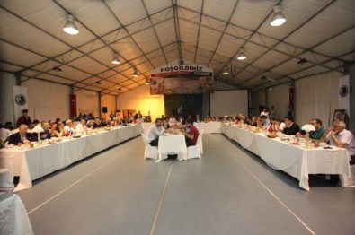 Başkan Altınok Öz, Kartallı Muhtarlar Ve Meclis Üyelerini İftarda Ağırladı