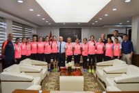 ZEKI KAYDA - Başkan Kayda, Şampiyon Kızları Ağırladı