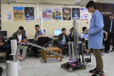 Bu Robot Tamamen Türk Öğrencilerinin Eseri