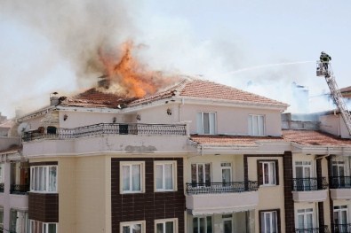 Çatı Katı Alev Alev Yandı