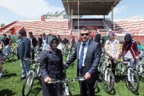 ALI ADA - Pasinler'de 101 Öğrenciye Bisiklet Dağıtıldı