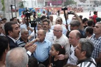 SEMT PAZARI - Protestoyla Karşıladıkları Başkanı Alkışlarla Uğurladılar