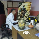 KEMANCı - Tablolarında Kendisini Resmediyor