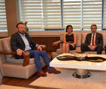 Ünlü Sanatçı Petekkaya'dan Doğan'a Ziyaret