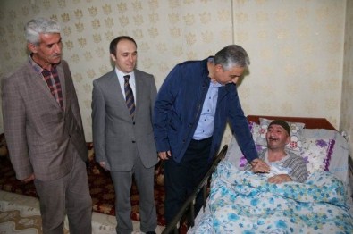 Vali Toprak, Ev Ziyaretlerini Sürdürüyor