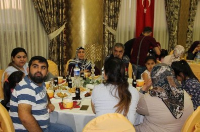 Diyarbakır'da Şehit Aileleri Ve Gaziler İftar Yemeğinde Buluştu