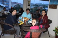 MEHMET NURİ ÇETİN - Kaymakam Çetin'den Gençlere İftar Yemeği