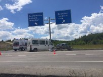 İSLAMOĞLU - Minibüs İle Otomobil Çarpıştı Açıklaması 1 Ölü, 4 Yaralı