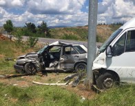 Otomobil İle Minibüs Çarpıştı Açıklaması 1 Ölü, 4 Yaralı