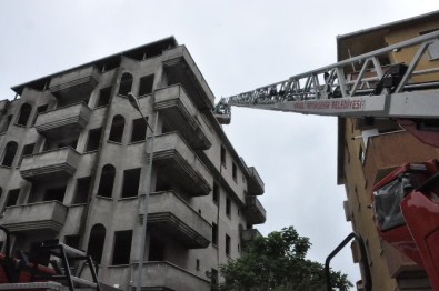 Sık Sık Yangın Çıkan Boş Binada Polisten Madde Bağımlısı Avı