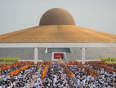 Tayland'ın en büyük tapınağına polis baskını