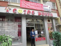 OSMAN UĞUR - Teröre Tepki Olarak Restorantının Önüne Pankart Astı