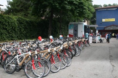 Trabzon'da Bisiklet Dağıtımı