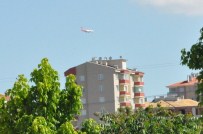 PİLOT EĞİTİMİ - Uşak'ta İnemeyen Uçak Gündem Oldu