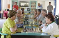 SATRANÇ TURNUVASI - Yaşlıevi'nde Satranç Heyecanı