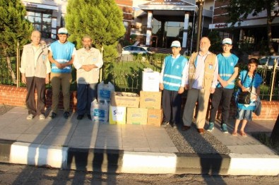 Yolda Kalan Sürücülere İftarlık Dağıttılar