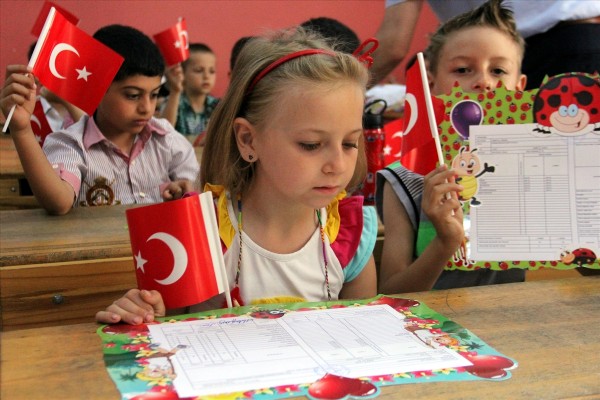 Öğrencilerin karne heyecanı