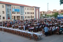 KEMERKAYA - Aksaray Belediyesi Taşpazar Mahallesinde İftar Sofrası Kurdu