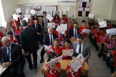 Antalya'da 435 Bin Öğrenci Karne Heyecanı Yaşadı