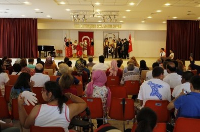 Antalya'da Engelli Öğrencilerin Karne Sevinci