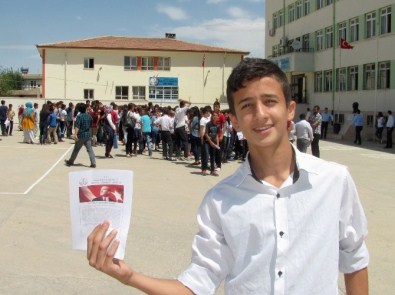 Araban'da Öğrencilerin Karne Sevinci