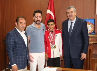 Başarılı Sporcudan Müdür Dursun'a Ziyaret