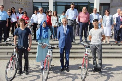 Bursa'da Yarım Milyon Öğrencinin Karne Heyecanı