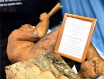 İZMİR METROSU - Çok konuşulan heykel eski yerinde