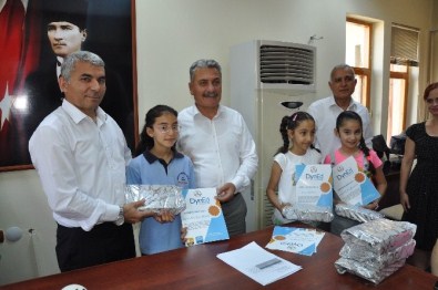 Dyned'de Başarılı Olan 10 Öğrenciye Tablet