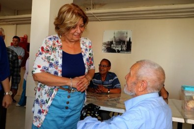 Huzurevi'nde Babalar Günü Heyecanı