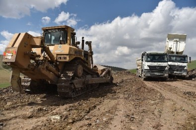 Mamak'ta 6 Noktada Yol Çalışması Devam Ediyor