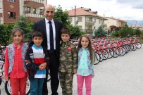 Minik Öğrenciler Karne Hediyelerini Aldılar