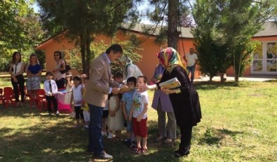 Minik Öğrenciler Karnelerini Başkan Alemdar'dan Aldı