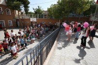 KARNE HEYECANI - Öğrenciler Karne, Başkan Teşekkür Aldı