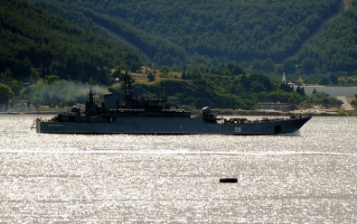 Rus Savaş Gemisi Çanakkale Boğazından Geçti